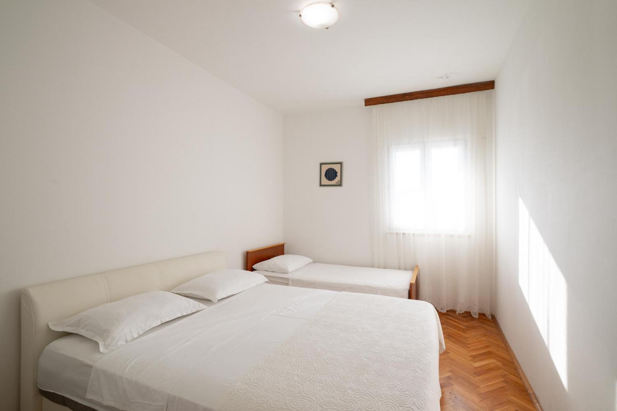 House Rose With Garden And Pool Villa ลิยูบาช ภายนอก รูปภาพ