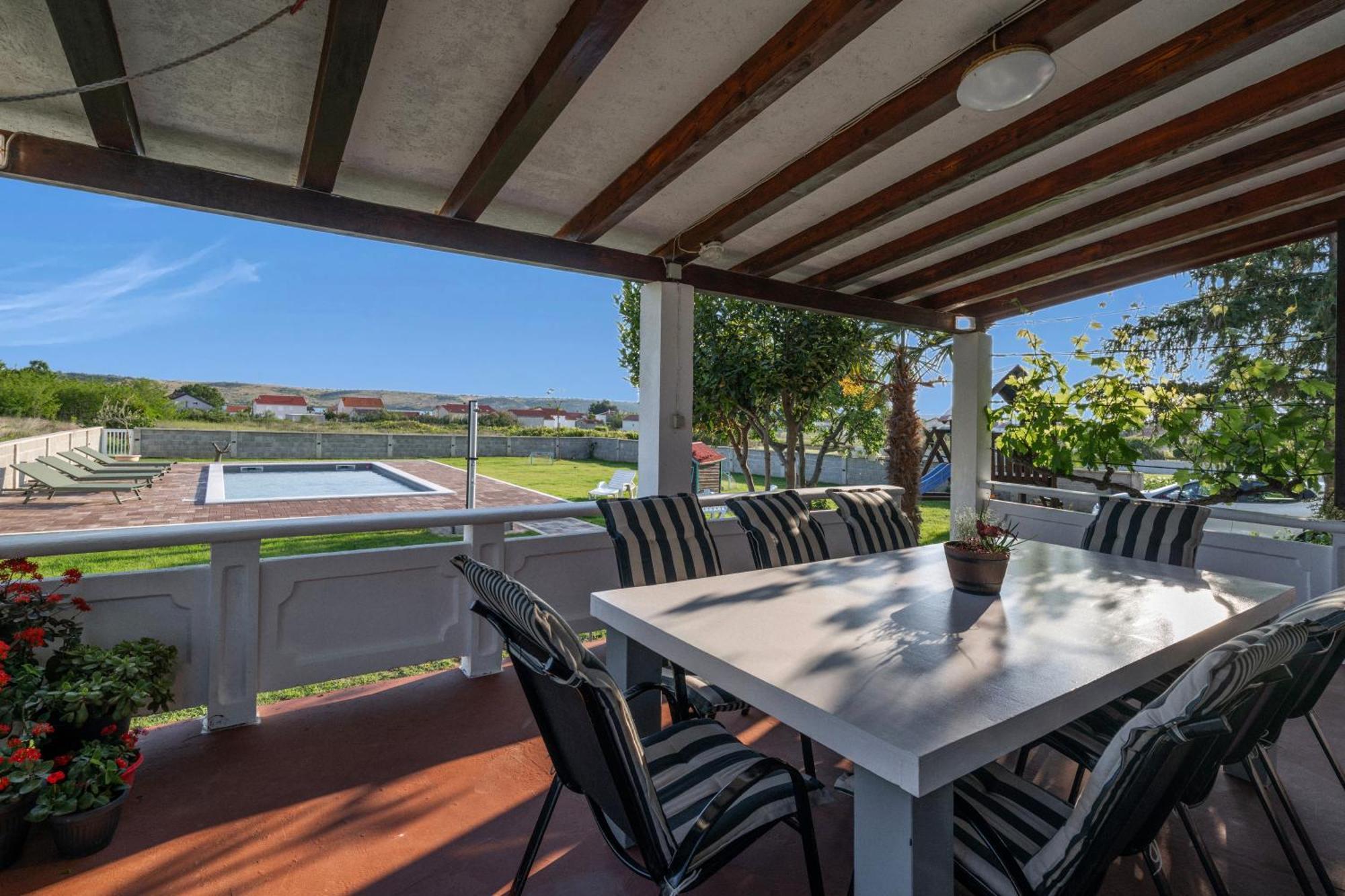 House Rose With Garden And Pool Villa ลิยูบาช ภายนอก รูปภาพ