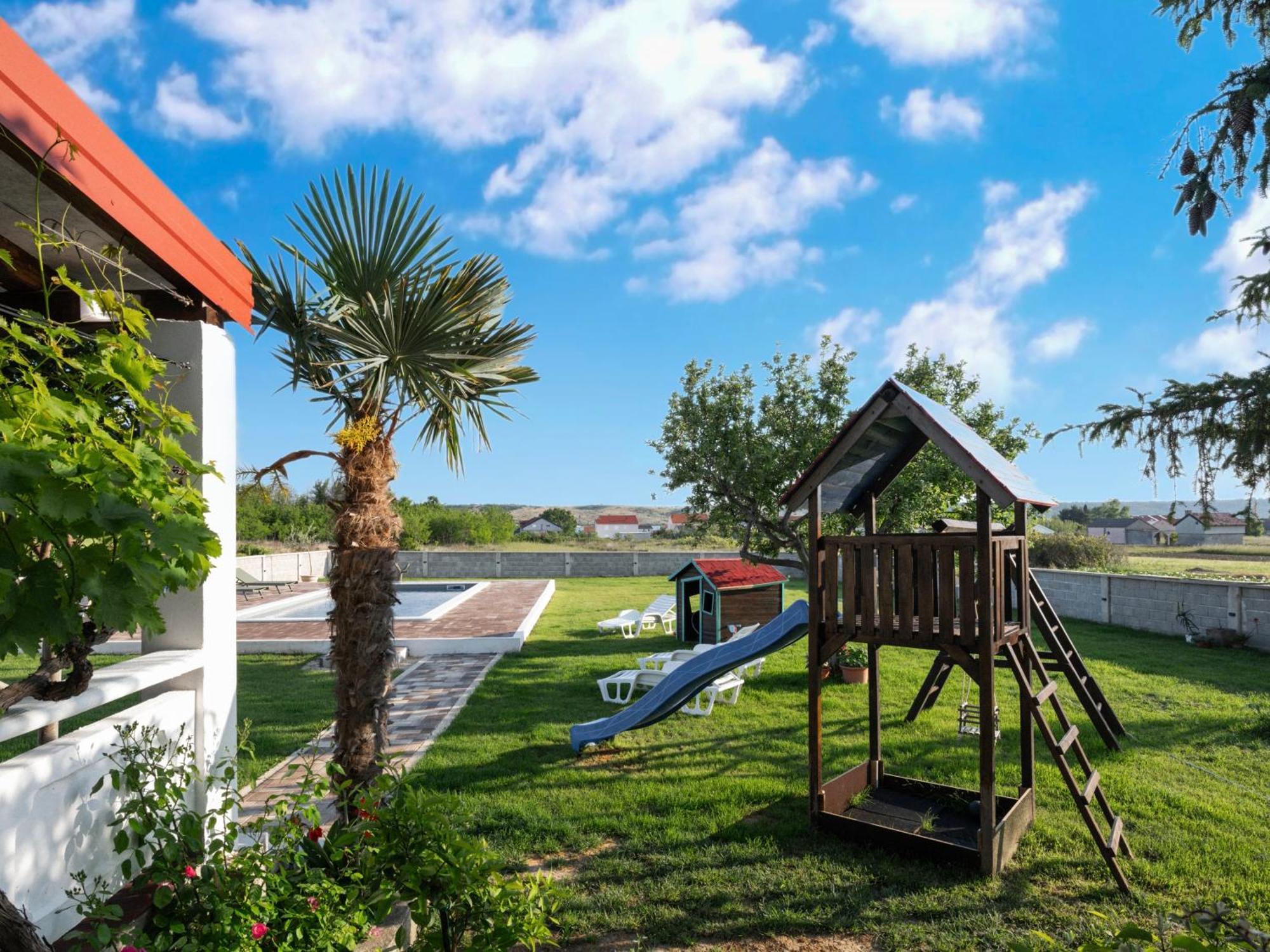 House Rose With Garden And Pool Villa ลิยูบาช ภายนอก รูปภาพ